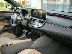 Lexus ES 200 Excellence Edition - ფოტო 10