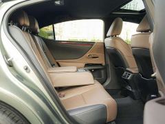 Lexus ES 200 Excellence Edition - ფოტო 14