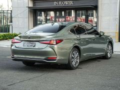 Lexus ES 200 Excellence Edition - ფოტო 4