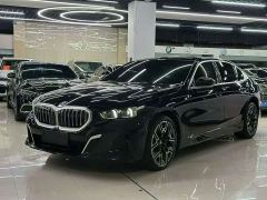 BMW 5 Series 530Li Premier Luxury Package - ფოტო 1