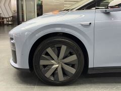 Li Auto i8 Standard Edition - ფოტო 17