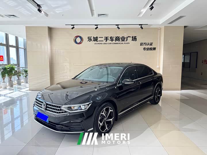 Volkswagen Magotan Facelift Zhongxiang 330TSI DSG Luxury