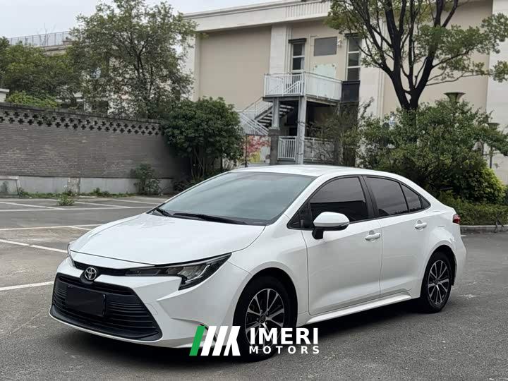 Toyota Corolla TNGA 1.5L CVT Base