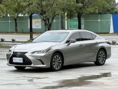 Lexus ES 300h Excellence Edition - ფოტო 1