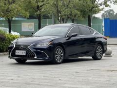 Lexus ES 200 Excellence Edition - ფოტო 1