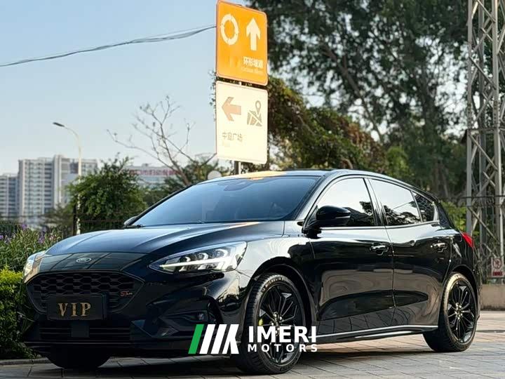 Ford Focus Hatchback EcoBoost 180 Automatic ST Line - автомобиль из Китая