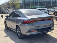 BYD Qin PLUS Glory Edition DM-i 55KM Leading - фото 4