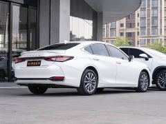 Lexus ES 300h Premium Edition - ფოტო 3