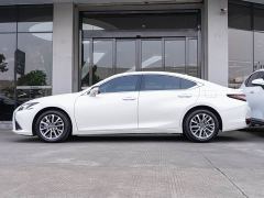 Lexus ES 300h Premium Edition - ფოტო 4
