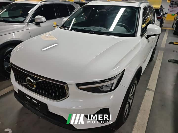 Volvo XC40 B3 Smart Remote Luxury Edition