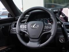 Lexus ES 300h Executive Edition - ფოტო 14