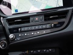 Lexus ES 300h Executive Edition - ფოტო 17