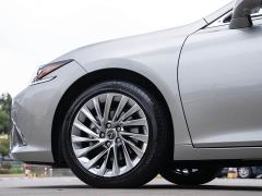 Lexus ES 300h Executive Edition - ფოტო 7