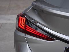 Lexus ES 300h Executive Edition - ფოტო 8
