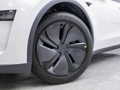 Tesla Model Y Rear-Wheel Drive - ფოტო 3