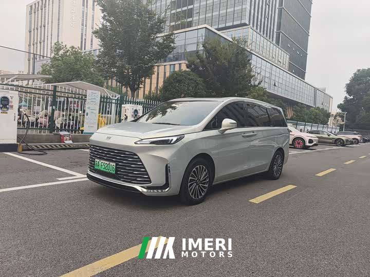 Buick GL8 New Energy Lusang Respect Edition