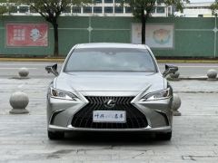 Lexus ES 300h Excellence Edition - ფოტო 2