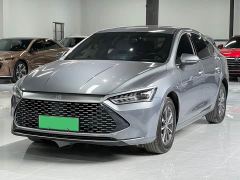 BYD Qin PLUS Glory Edition DM-i 55KM Leading - фото 1