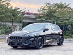 Ford Focus Hatchback EcoBoost 180 Automatic ST Line - ფოტო 1