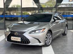 Lexus ES 200 Excellence Edition - ფოტო 1