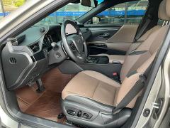 Lexus ES 200 Excellence Edition - ფოტო 10