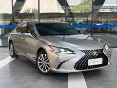 Lexus ES 200 Excellence Edition - ფოტო 3