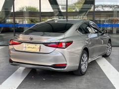 Lexus ES 200 Excellence Edition - ფოტო 4