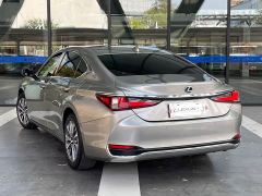 Lexus ES 200 Excellence Edition - ფოტო 6