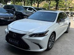 Lexus ES 300h Excellence Edition - ფოტო 1