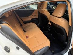 Lexus ES 300h Excellence Edition - ფოტო 10