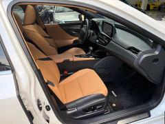 Lexus ES 300h Excellence Edition - ფოტო 11
