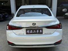 Lexus ES 300h Excellence Edition - ფოტო 16