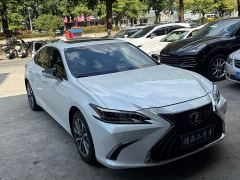 Lexus ES 300h Excellence Edition - ფოტო 3