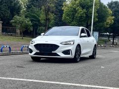 Ford Focus Sedan EcoBoost 180 Automatic ST Line - photo 1