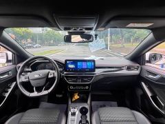 Ford Focus Sedan EcoBoost 180 Automatic ST Line - photo 18