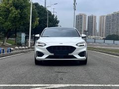 Ford Focus Sedan EcoBoost 180 Automatic ST Line - photo 2
