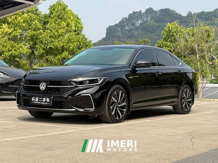 Volkswagen Passat 330TSI Starry Sky Elite
