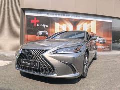 Lexus ES 200 Premium Edition - фото 1