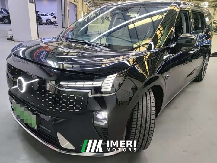 Volvo EM90 Ultra Six-Seater - автомобиль из Китая