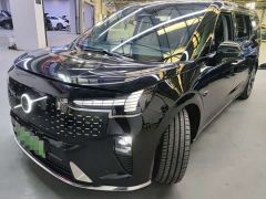 Volvo EM90 Ultra Six-Seater - фото 1