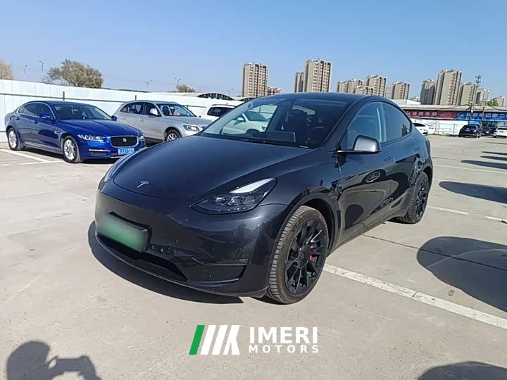 Tesla Model Y Long Range All-Wheel Drive - автомобиль из Китая