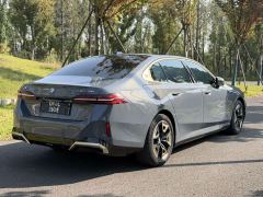 BMW i5 eDrive 35L Premium M Sport Package - ფოტო 4