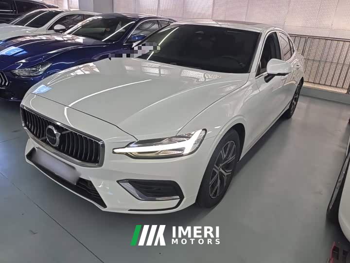 Volvo S60 B4 Smart Luxury Edition - автомобиль из Китая