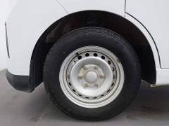 Wuling Yangguang 300km Comfort Passenger Van 75kW - ფოტო 17