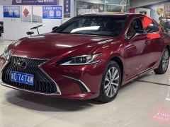 Lexus ES 200 Excellence Edition - ფოტო 1