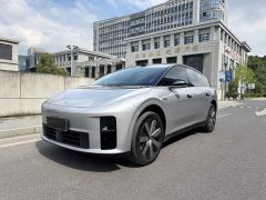 Li Auto i6 Four-Wheel Drive Standard Edition - ფოტო 1