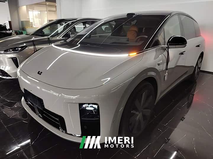 Li Auto i8 Standard Edition - ავტომობილი ჩინეთიდან