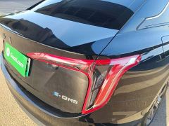 Hongqi E-QM5 Base Commute Edition - фото 7