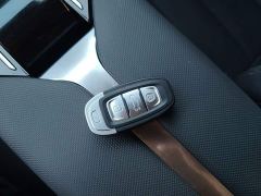 Hongqi E-QM5 Base Commute Edition - фото 8