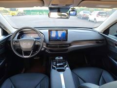 Hongqi E-QM5 Base Commute Edition - фото 9